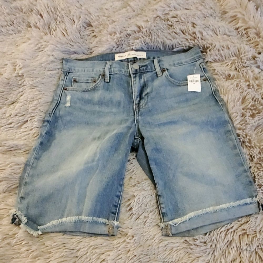 Light wash GAP Bermuda jean shorts size 25